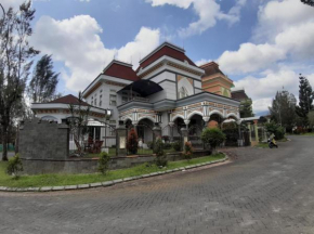 Villa puncak bogor at kota bunga 5 kamar tidur with privat pool indor